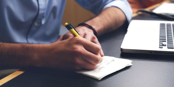 Ajuda per fer CV i entrevistes de treball